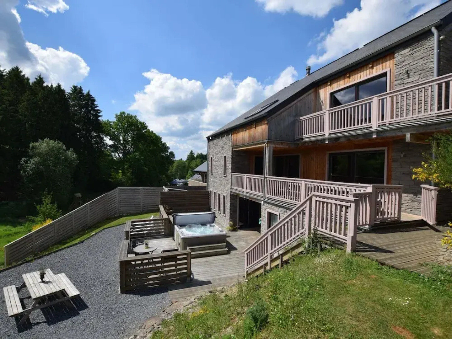 Luxurious Villa in Nadrin Belgium with Sauna & Hot Tub