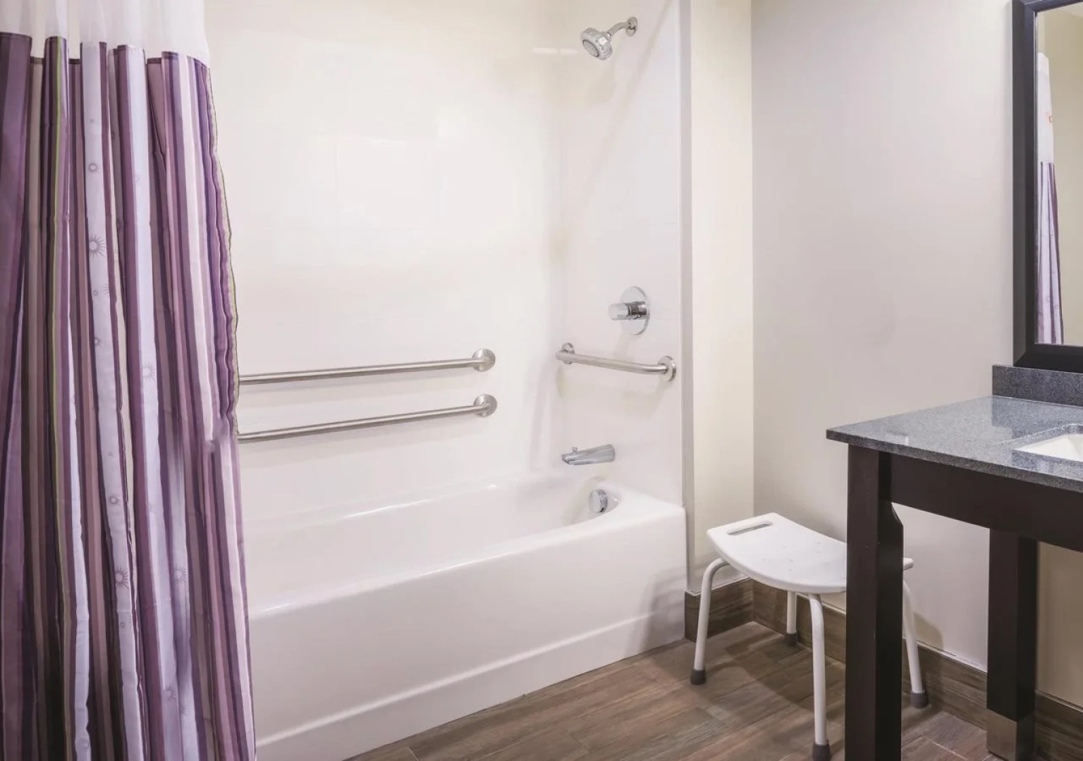 La Quinta Inn & Suites by Wyndham Clifton Park/Saratoga Area