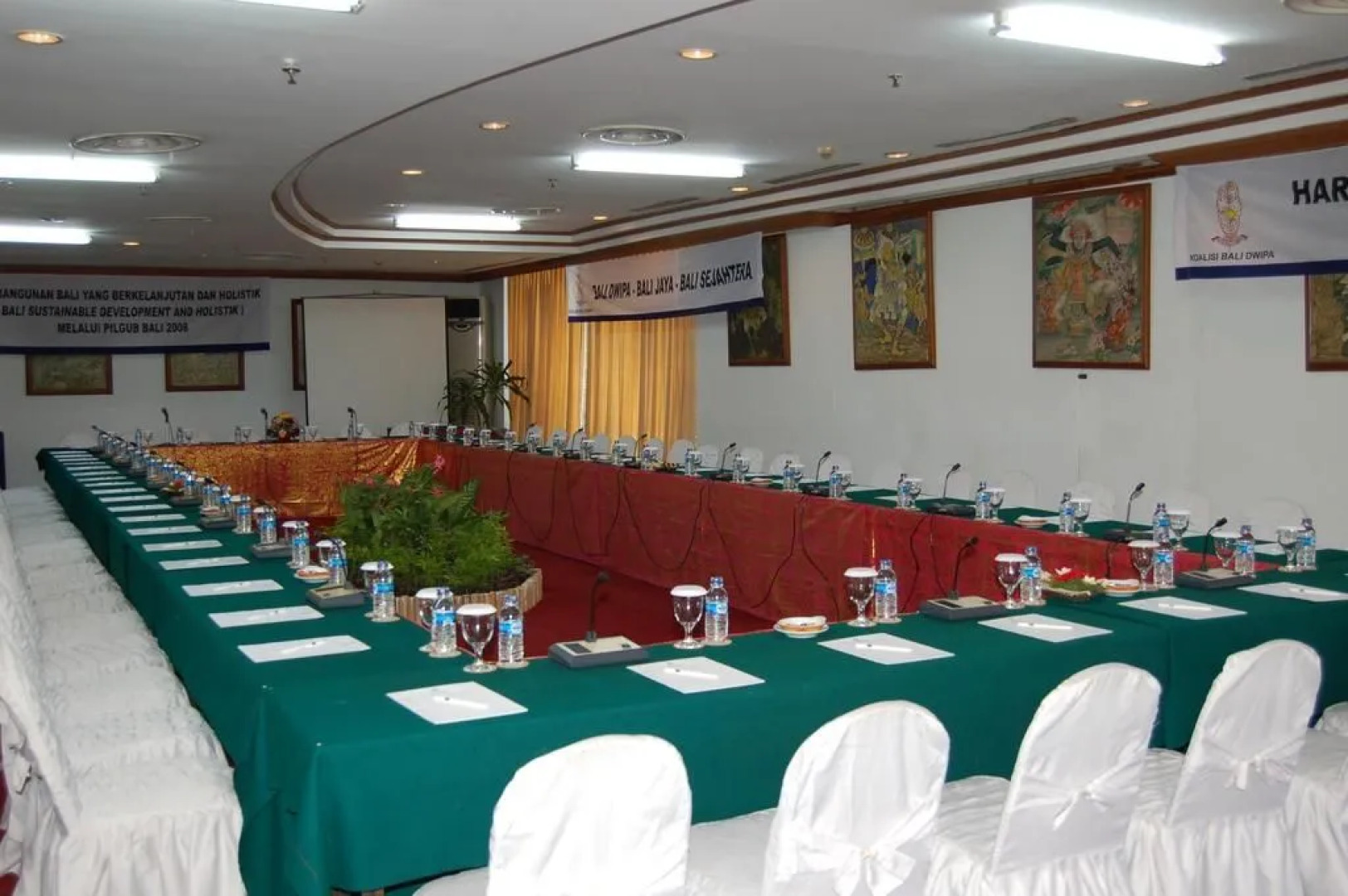 Отель Bali Beach