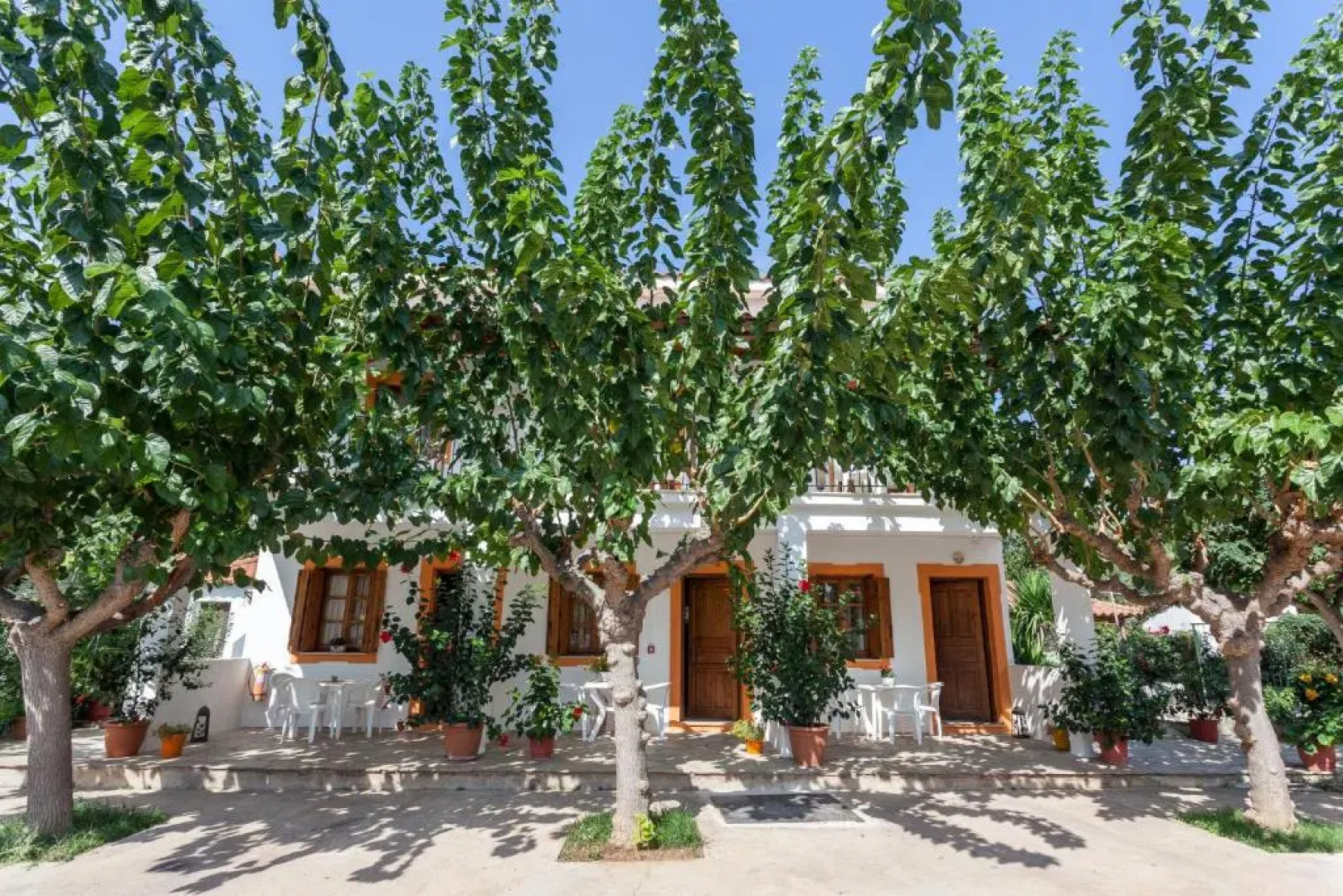 Smaragdi Rooms and Studios