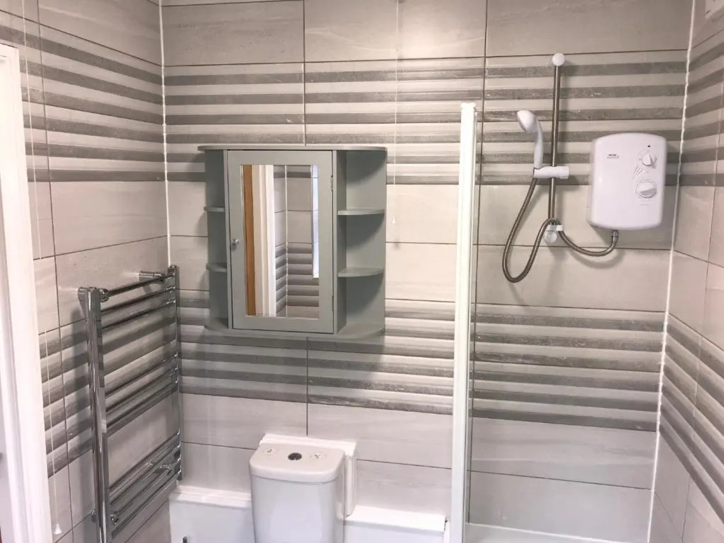 Ground Floor Contemporary 1 Bed Apartment