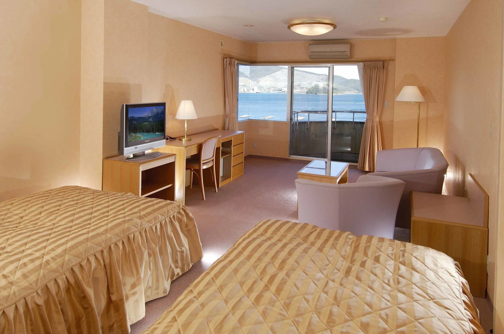 Wisterian Life Club Toba