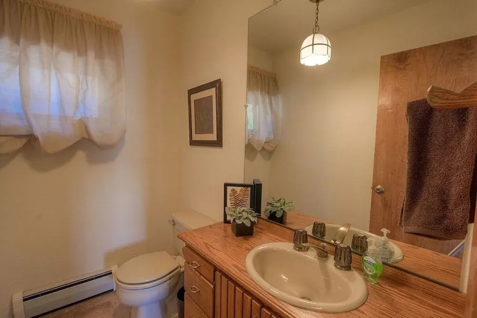 Lake View Glen 4 Bedroom Home by RedAwning