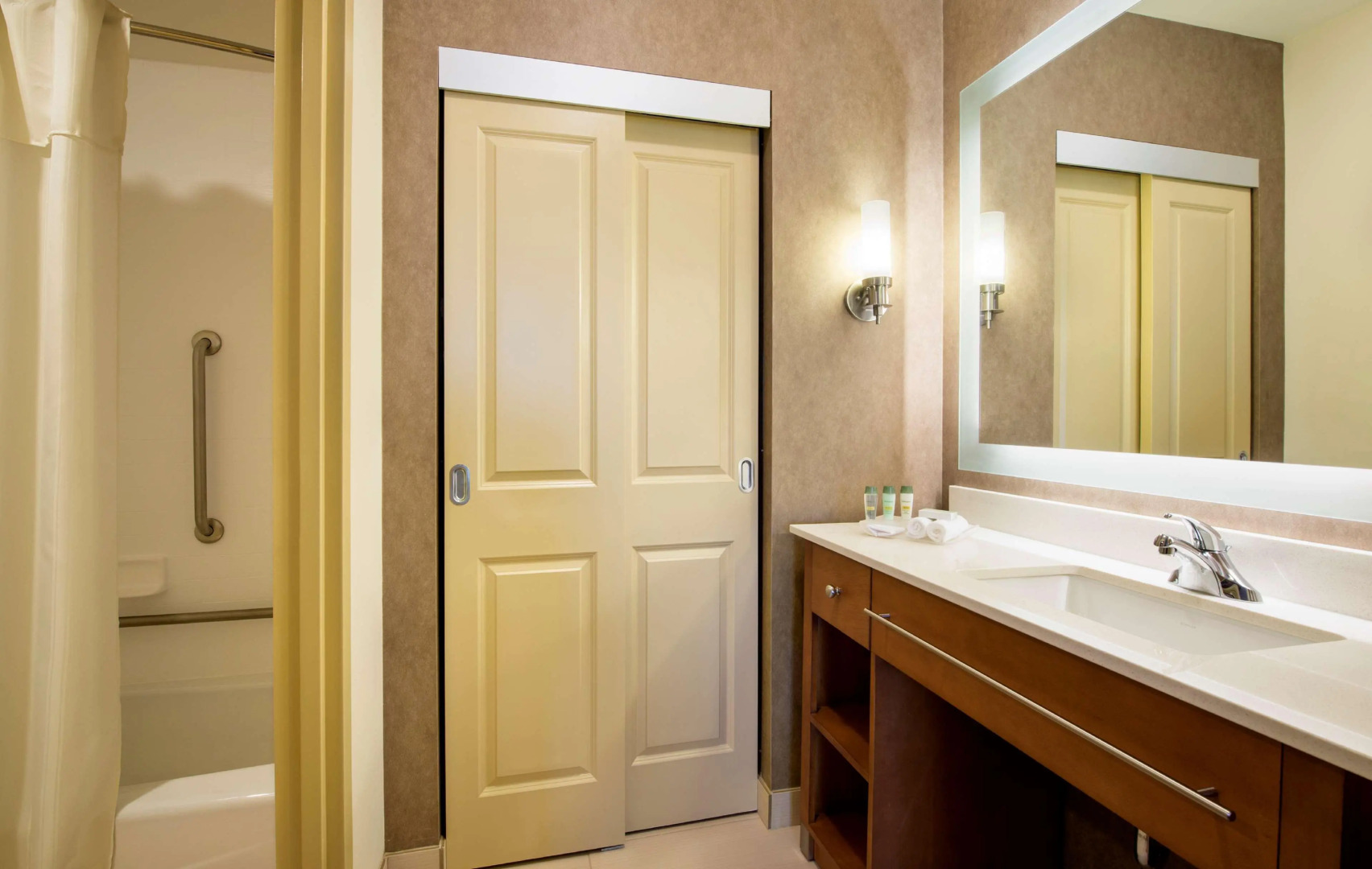 Homewood Suites by Hilton Winnipeg Airport-Polo Park, MB