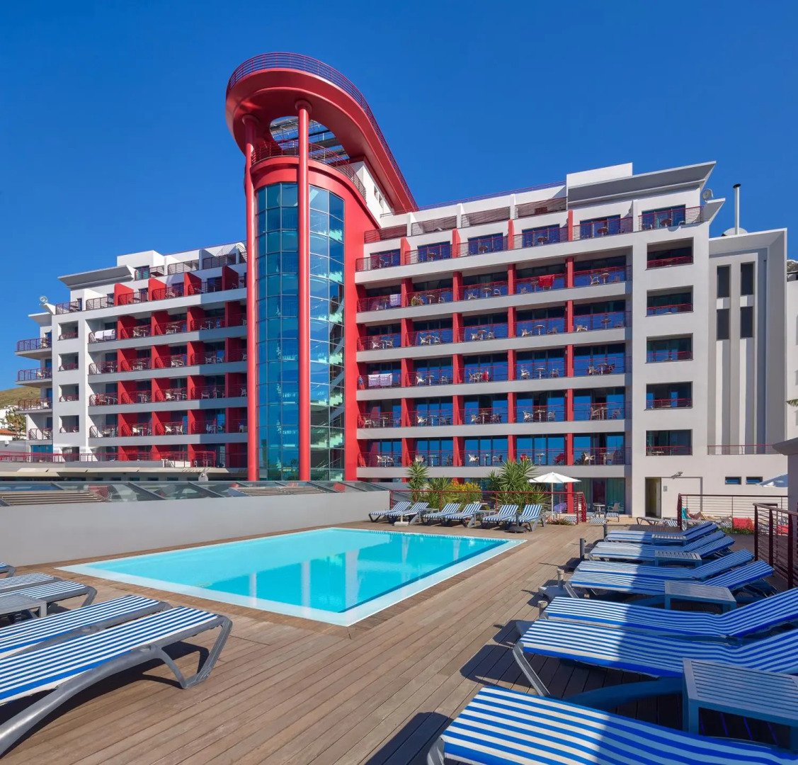 Four Views Monumental Lido