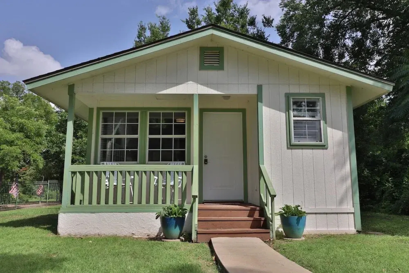 Travis Street Cottages