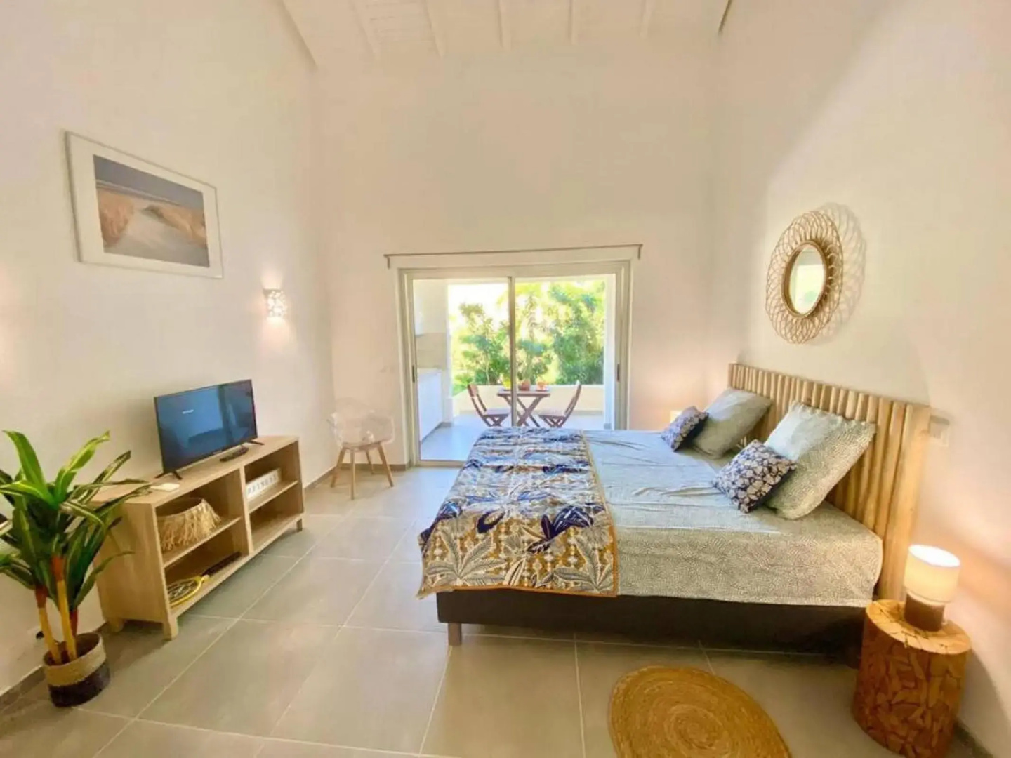 Beautiful suite S15, pool, next to Pinel Island