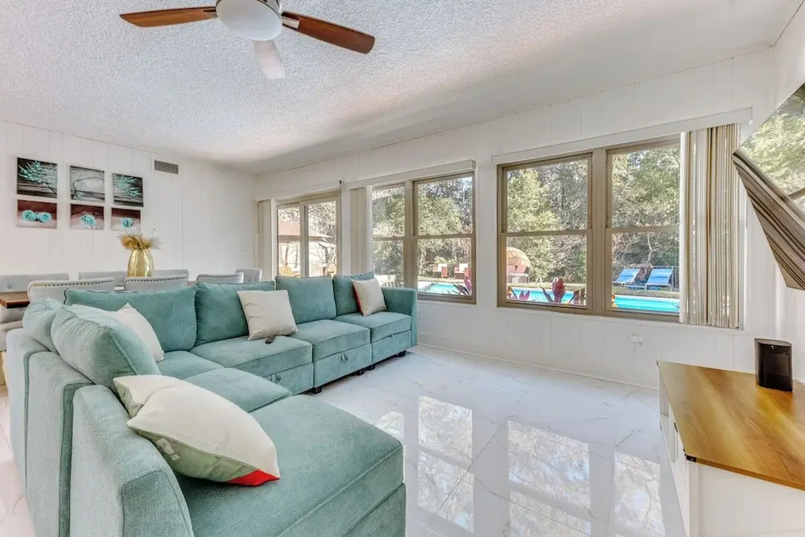 Spacious Jacksonville Home: 6 Mi to Downtown!