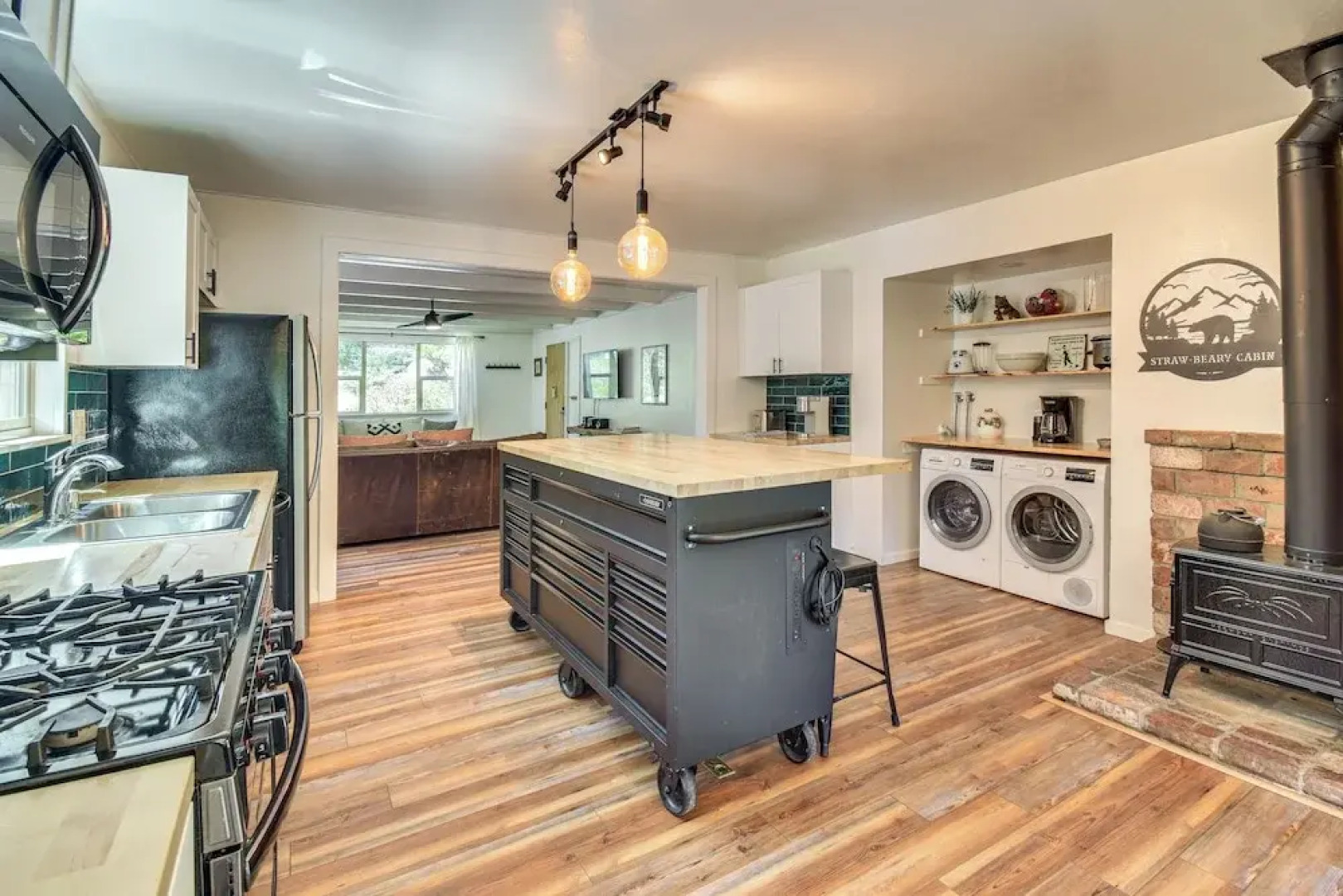 Cozy Retreat w/ Deck ~ 2 Mi to Pinecrest Lake!