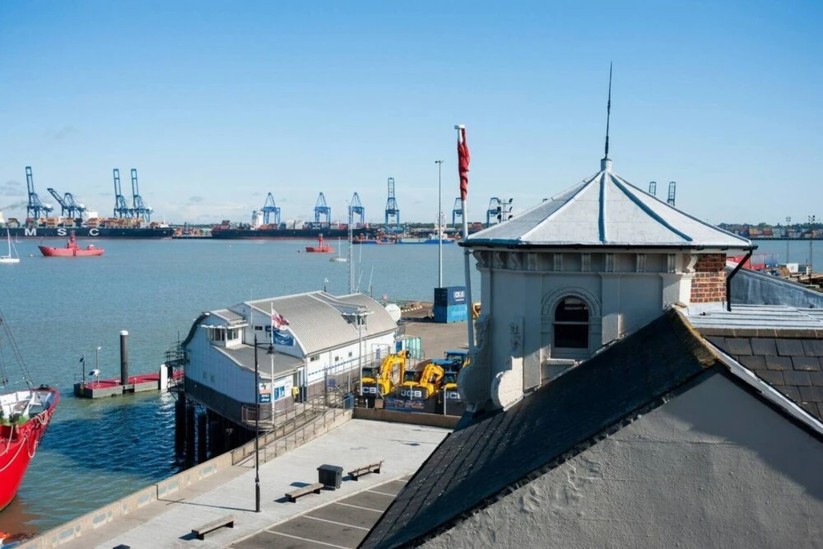 Admirals Harbour View 2-bed Apartment in Harwich