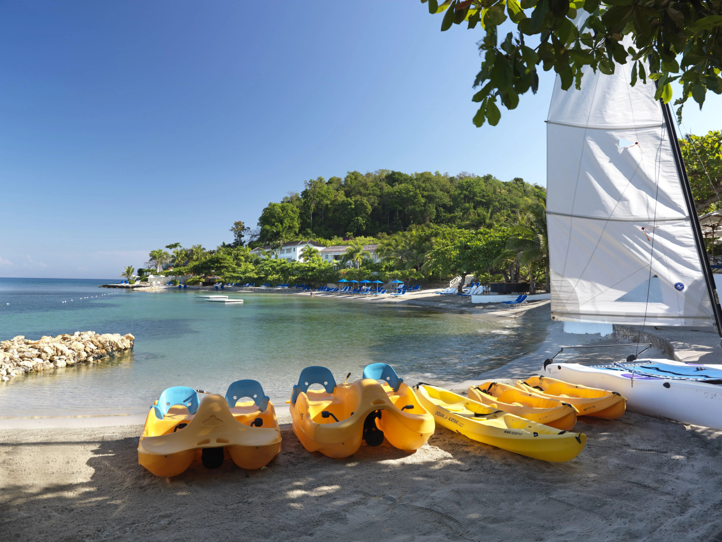 Round Hill Hotel And Villas