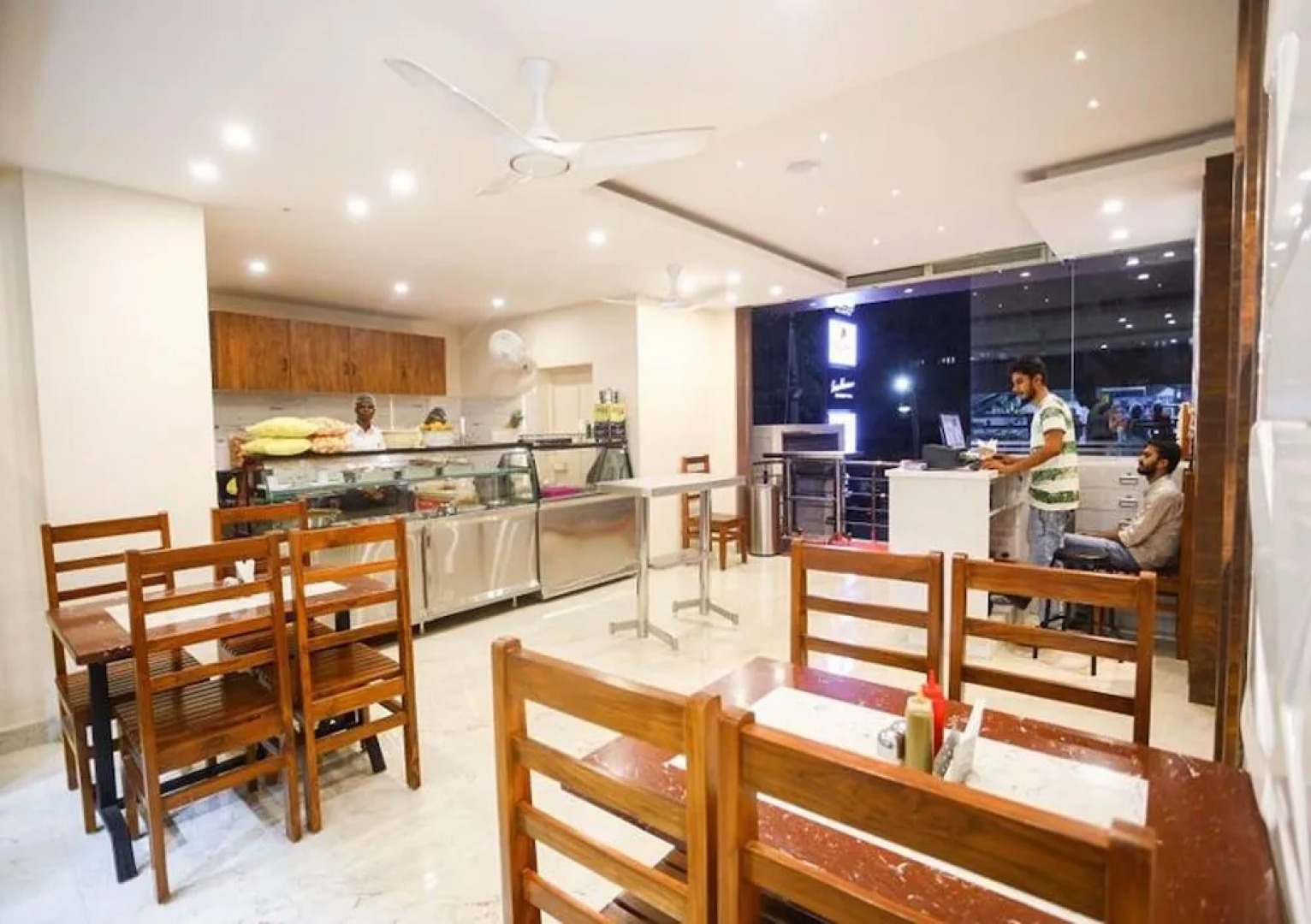 Cliff Embassy Banquet & suites