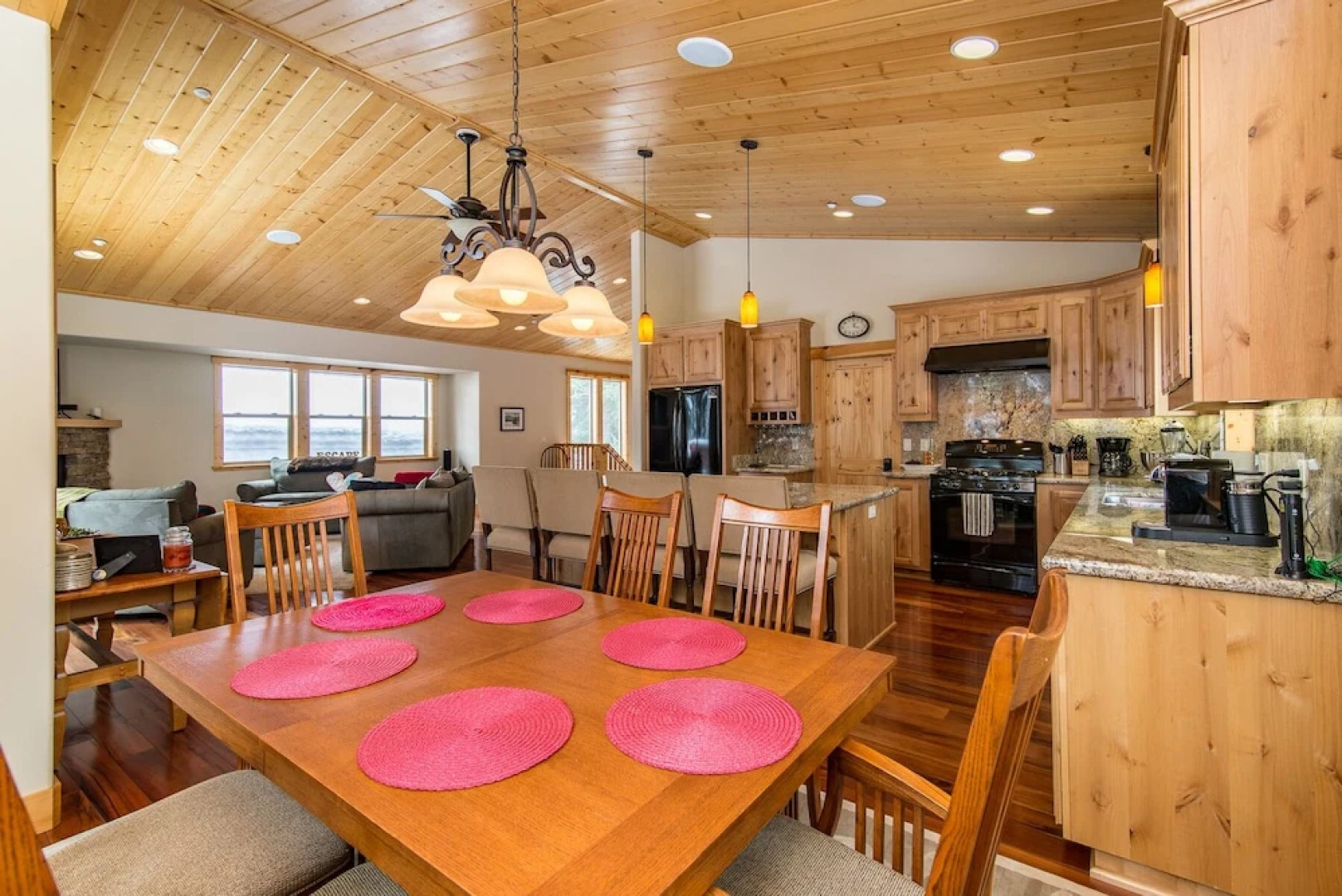 West Shore 7181 Home - 3 Br home by RedAwning