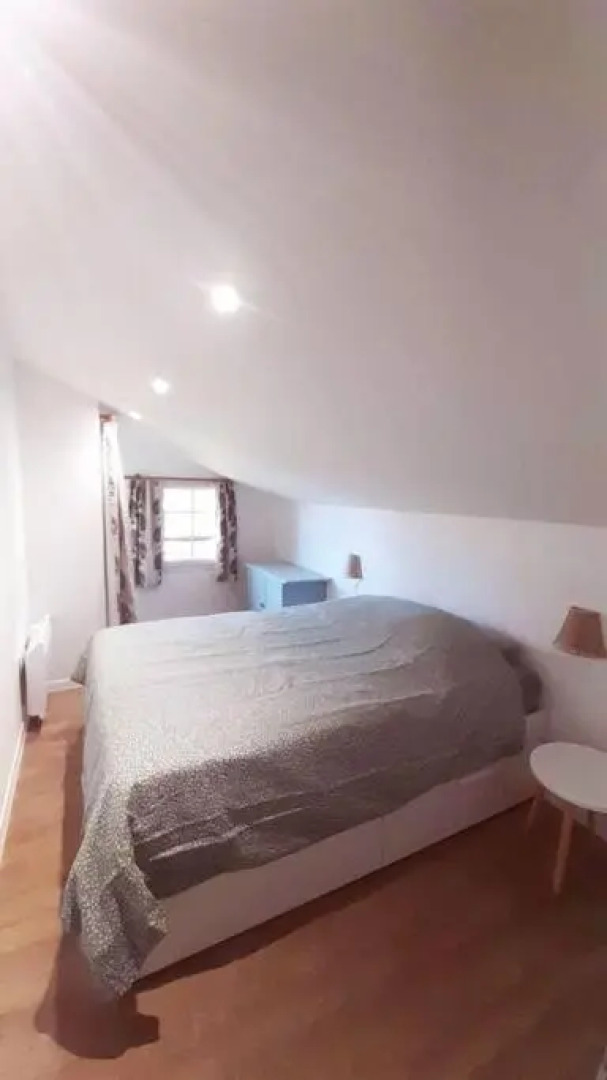 Maison au milieu des pins entre golf et océan