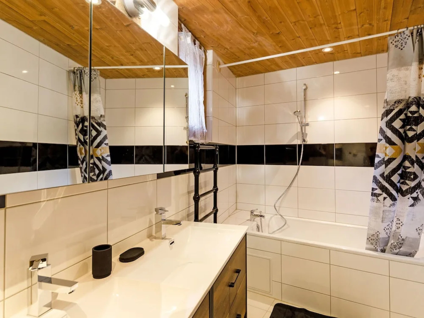 Friendly Chalet Located 150 m From the Charming Village of Peisey