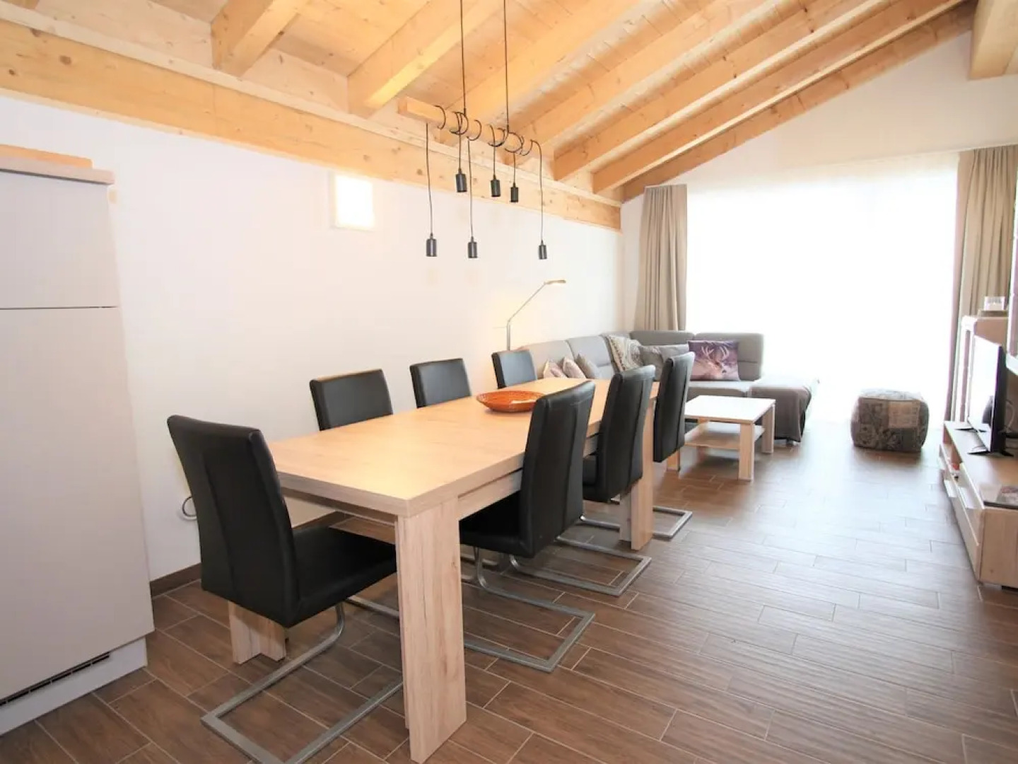 Contemporary Apartment With Ski Storage, Parking, Heating