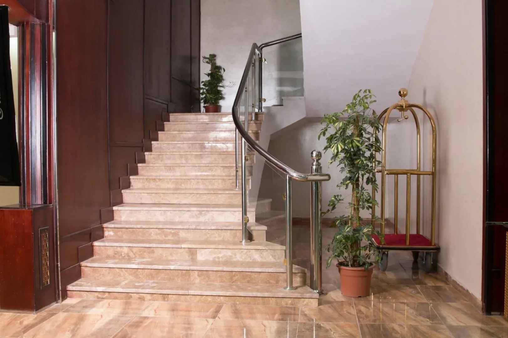 Pearl Palace Hotel Suites