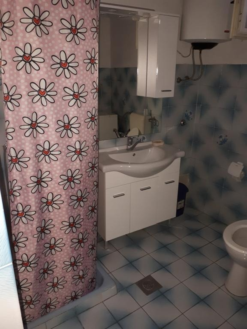 Apartment Vito - 10 m from sea: A1 Brodarica, Riviera Sibenik