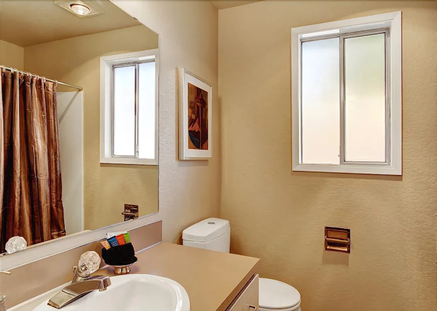 Phinney Suites Retreat - Two Bedroom Townhome with Fireplace