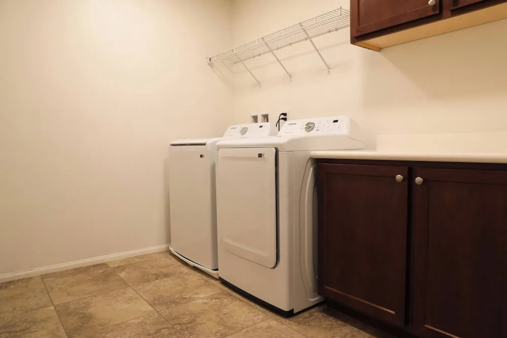 Cheerful 4 Bedroom Entire House Lots Of Open Space