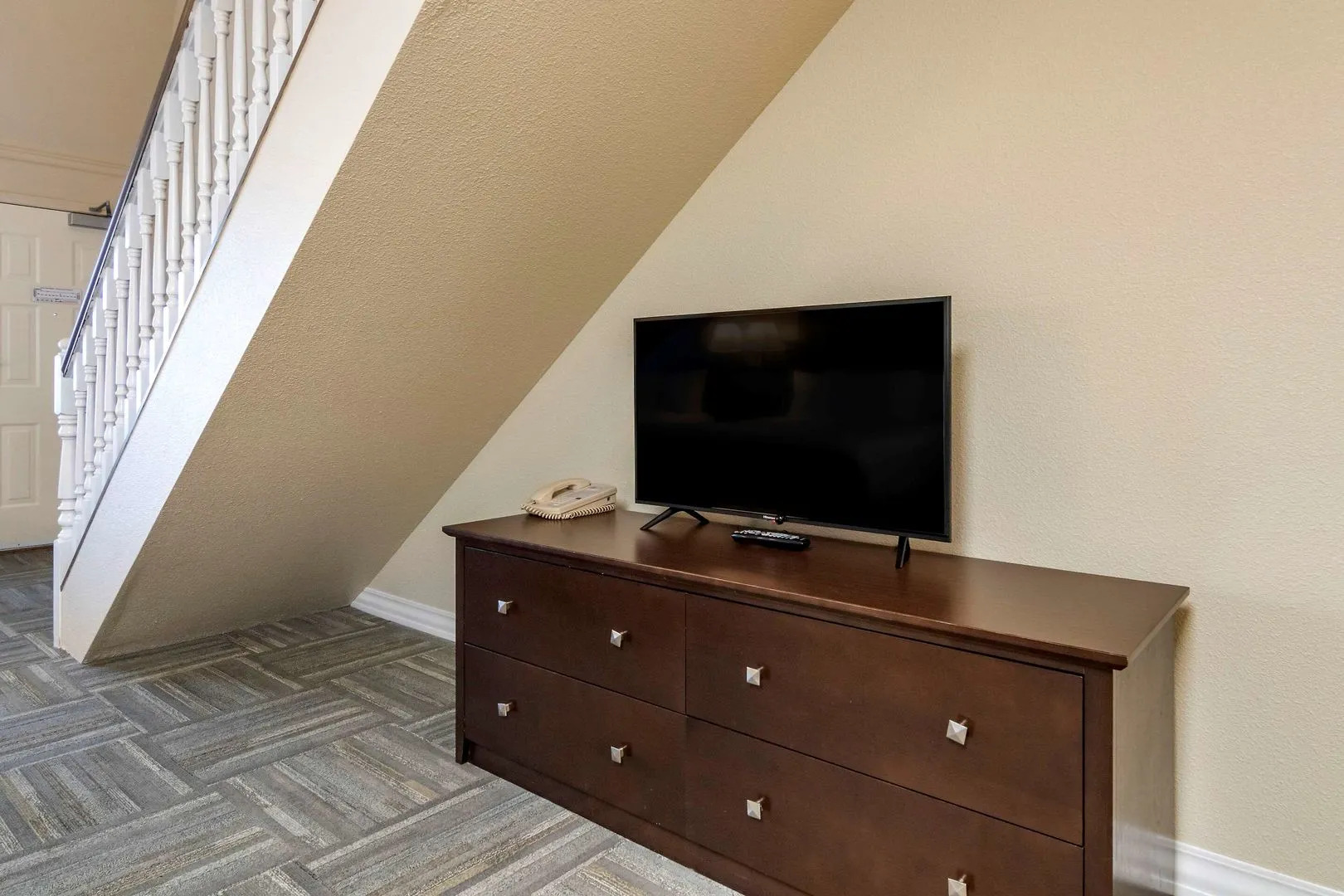 Econo Lodge Inn & Suites