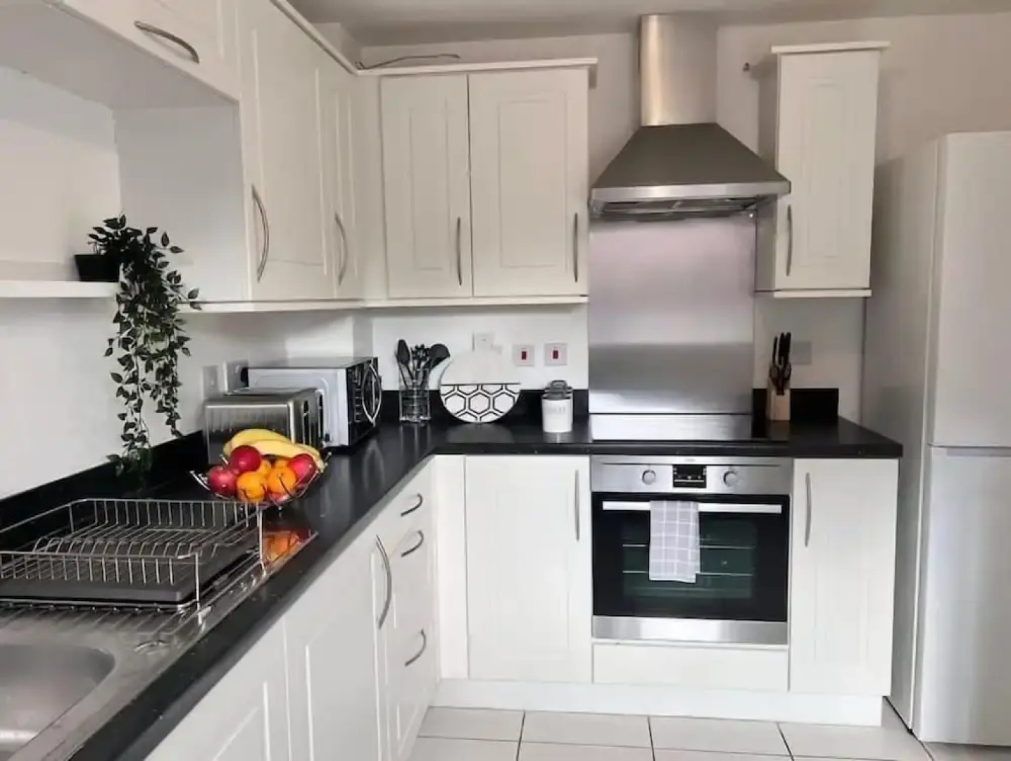 Modern 3 BR House for Contractors