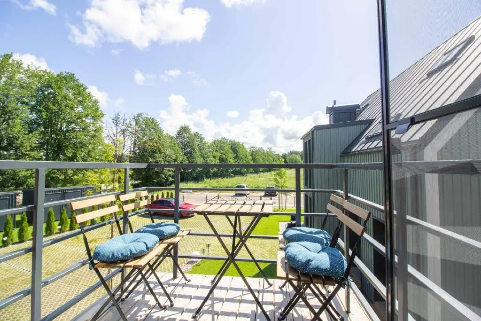 Green Shine Apartment, By Cohost