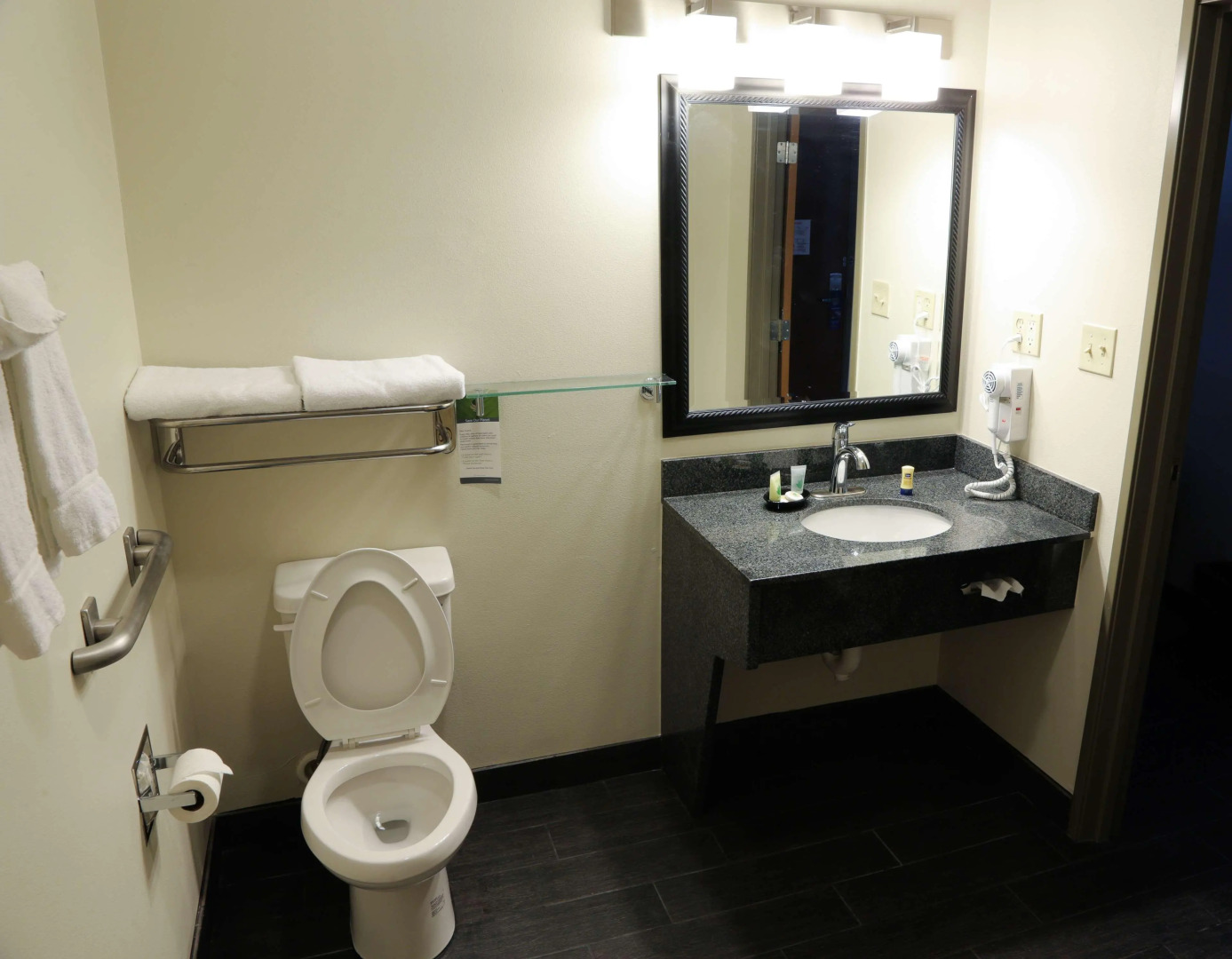 Best Western Plus The Four Corners Inn