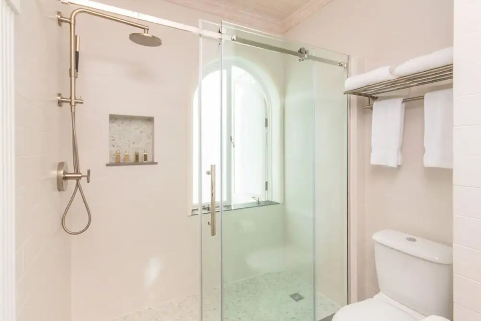 Old Trees 7 - Bella Vista by Blue Sky Luxury