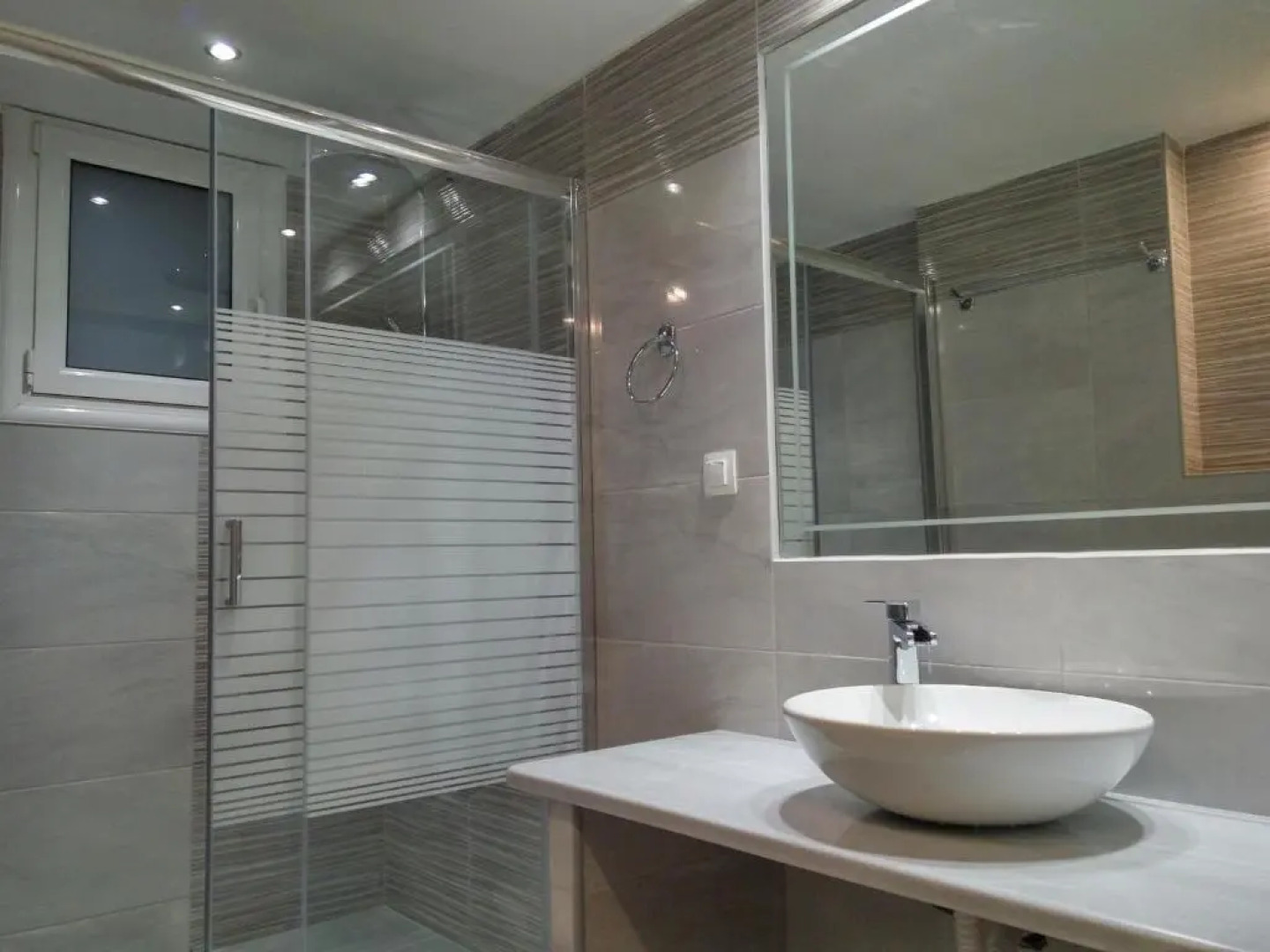 Helios & Elia family house