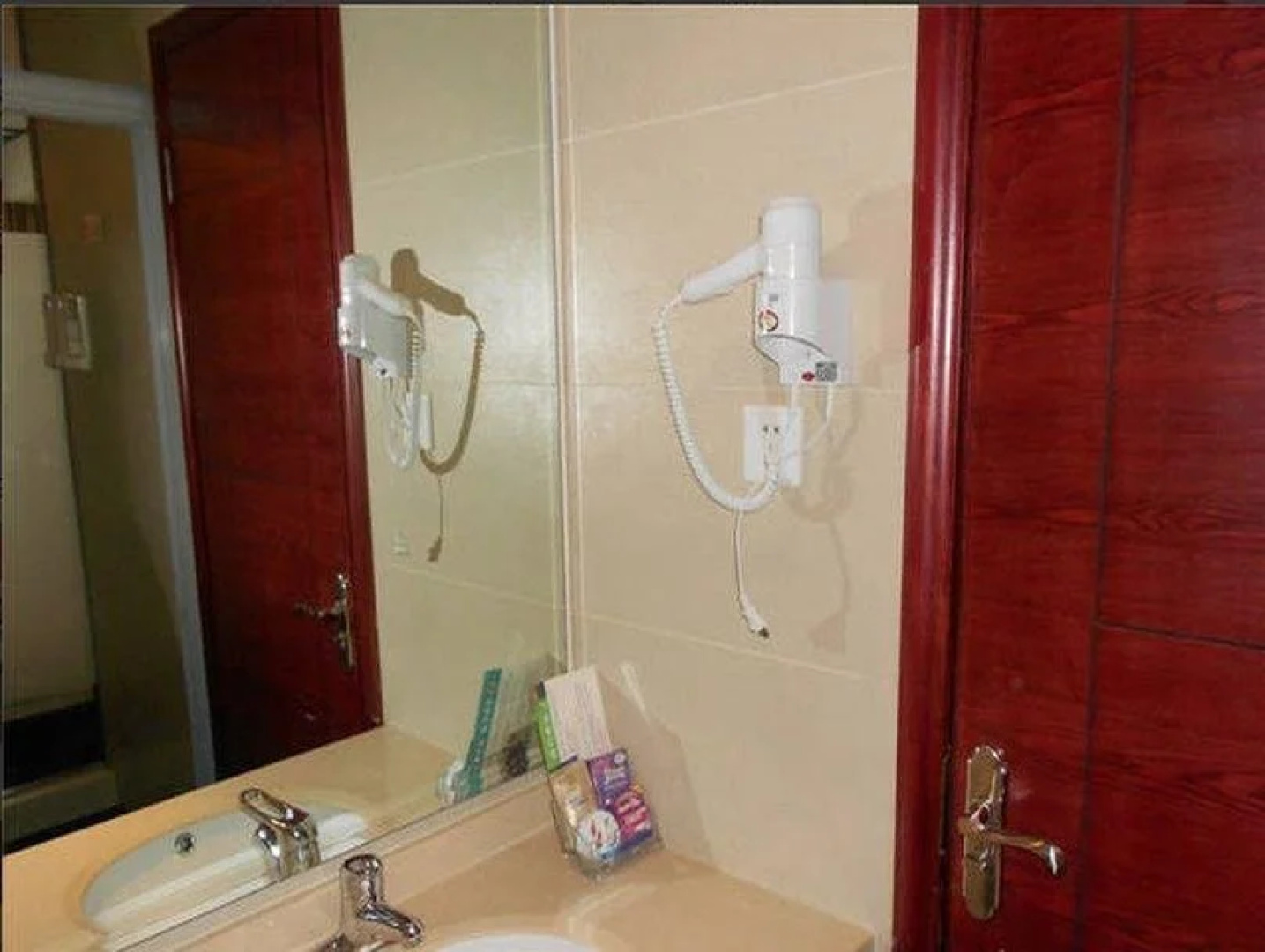 Ningbo Qingqishi Holiday Hotel