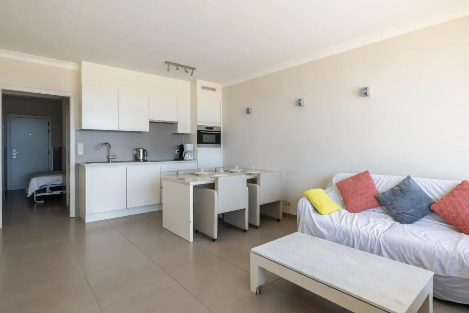 SEAVIEW Studio 6p - OOSTENDE - Type London - renovated and very nice studio with sleeping corner, direct seaview and at the beachfront