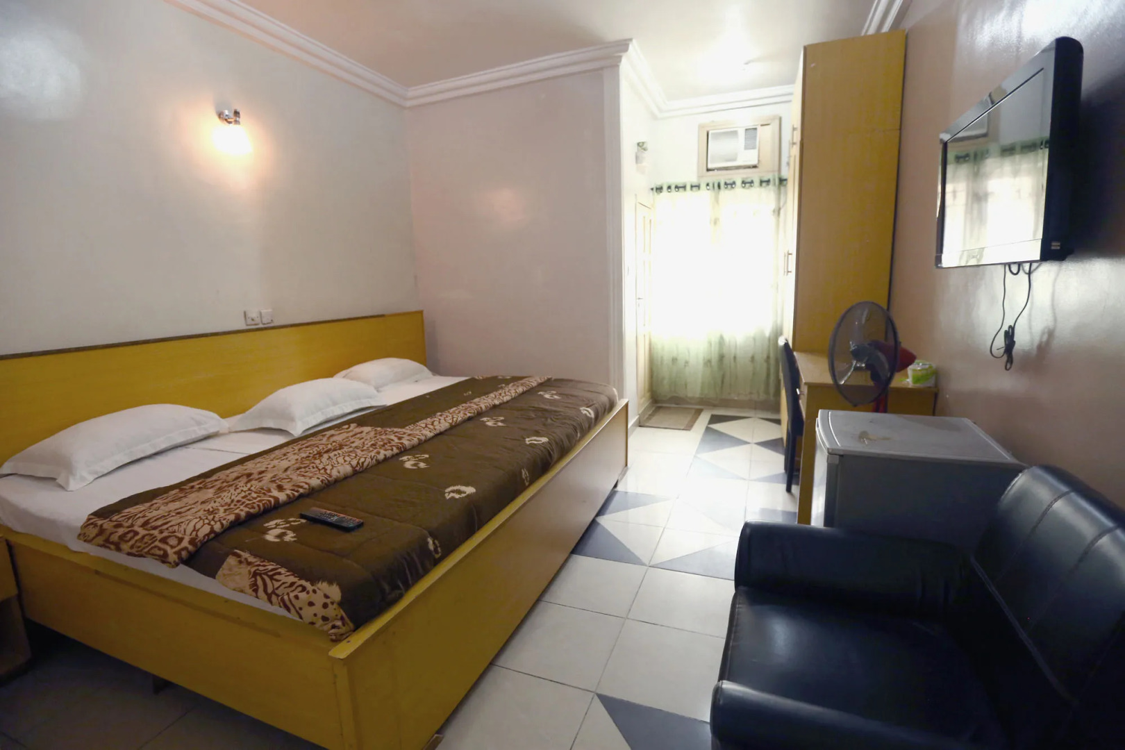 Semper Diamond Lodge