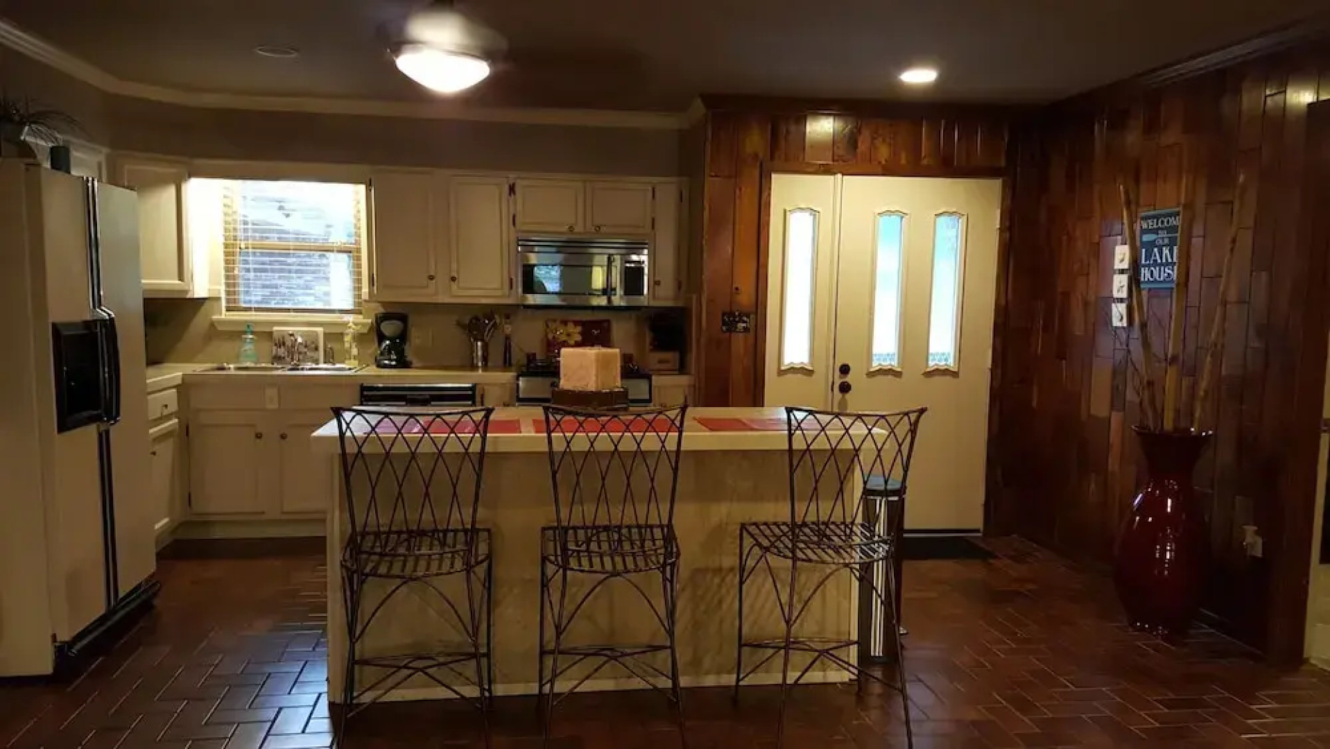 Waterfront Listing - 3 Bedroom 3 Bath on Secluded Private Cove,great Location