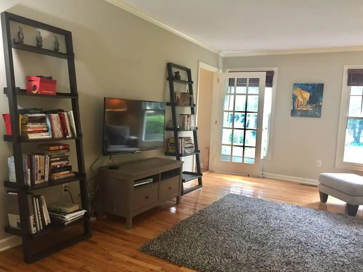 Suburban Getaway. Fire pit & Fireplace. Steam Shower