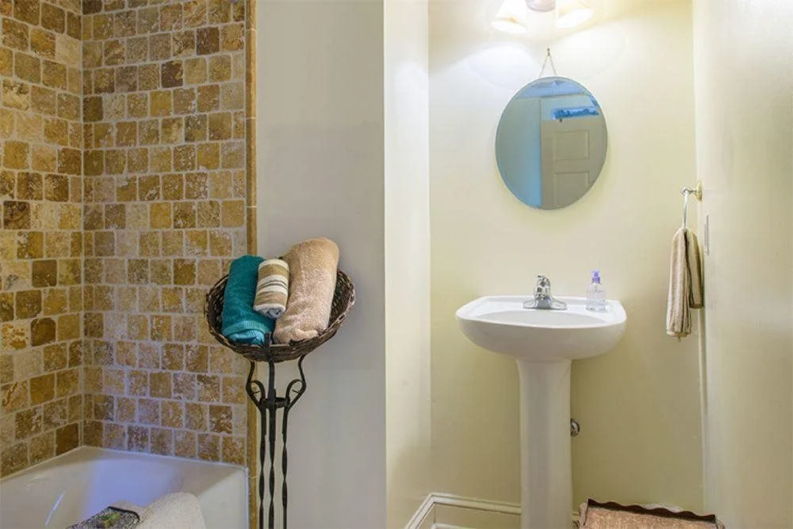 Le Petit Chateau Inn