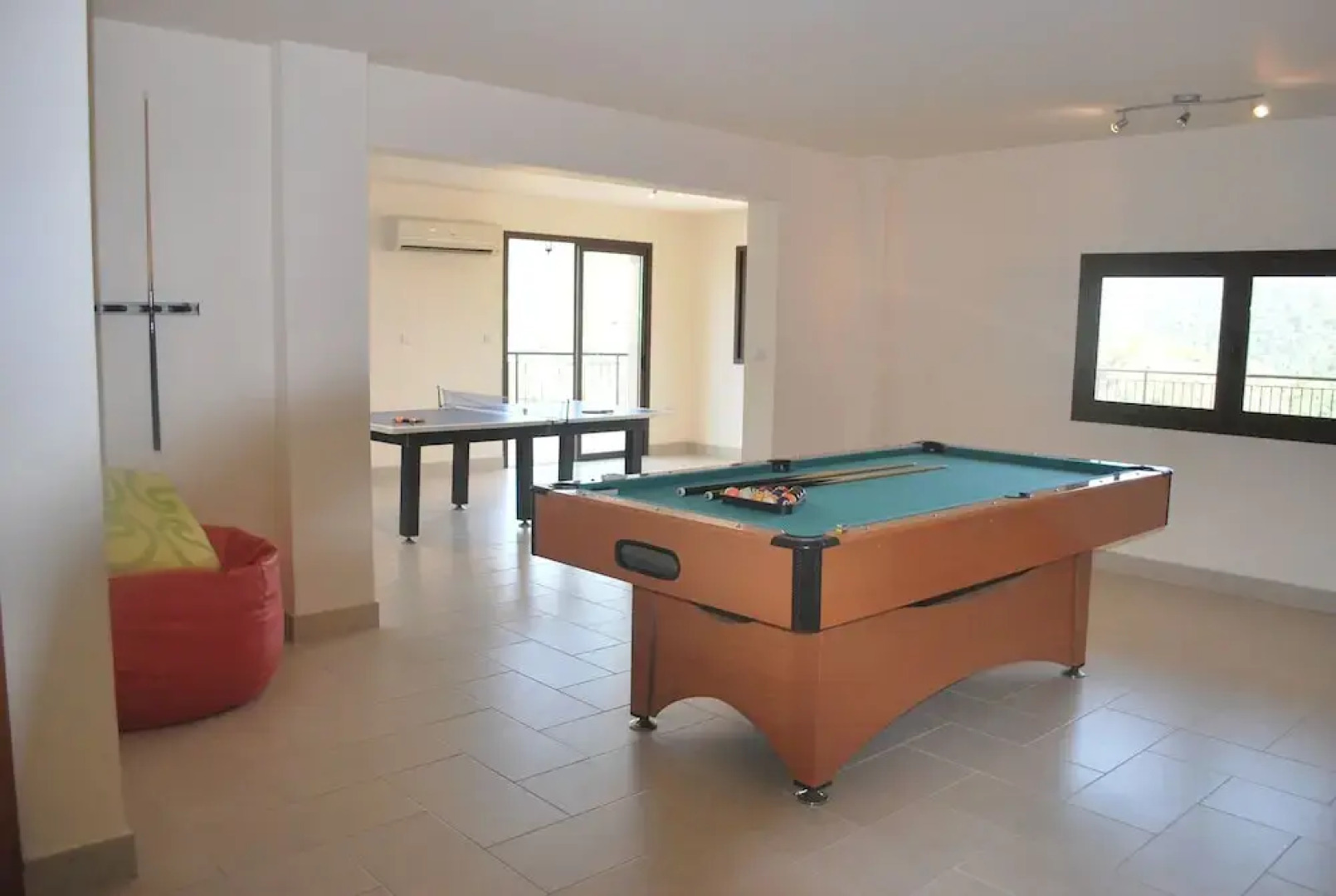 Amazing Luxury Villa, Enormous Heated Pool Jacuzzi, Gym, Games Room In Paphos,