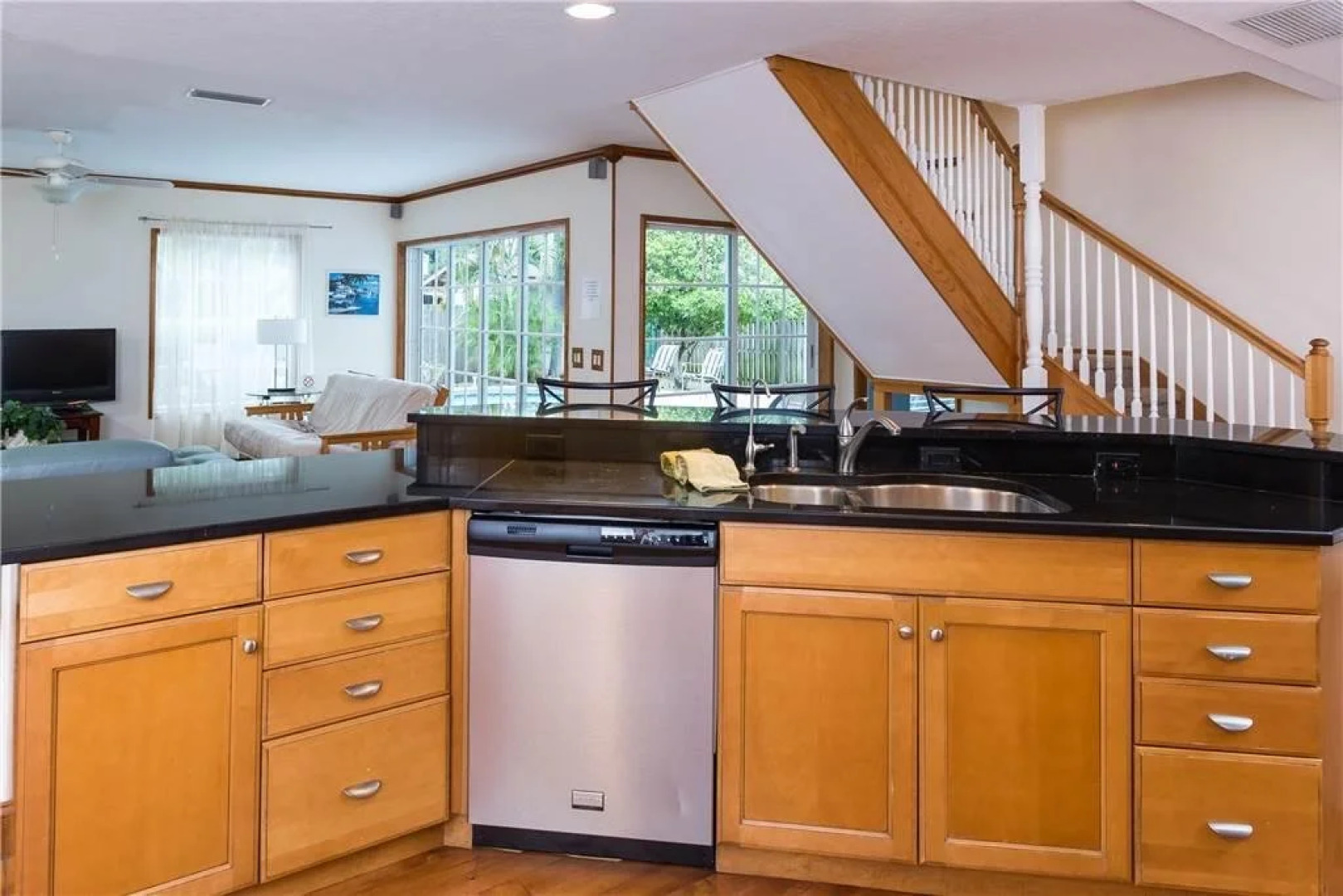 Rialto Mansion - Six Bedroom Home