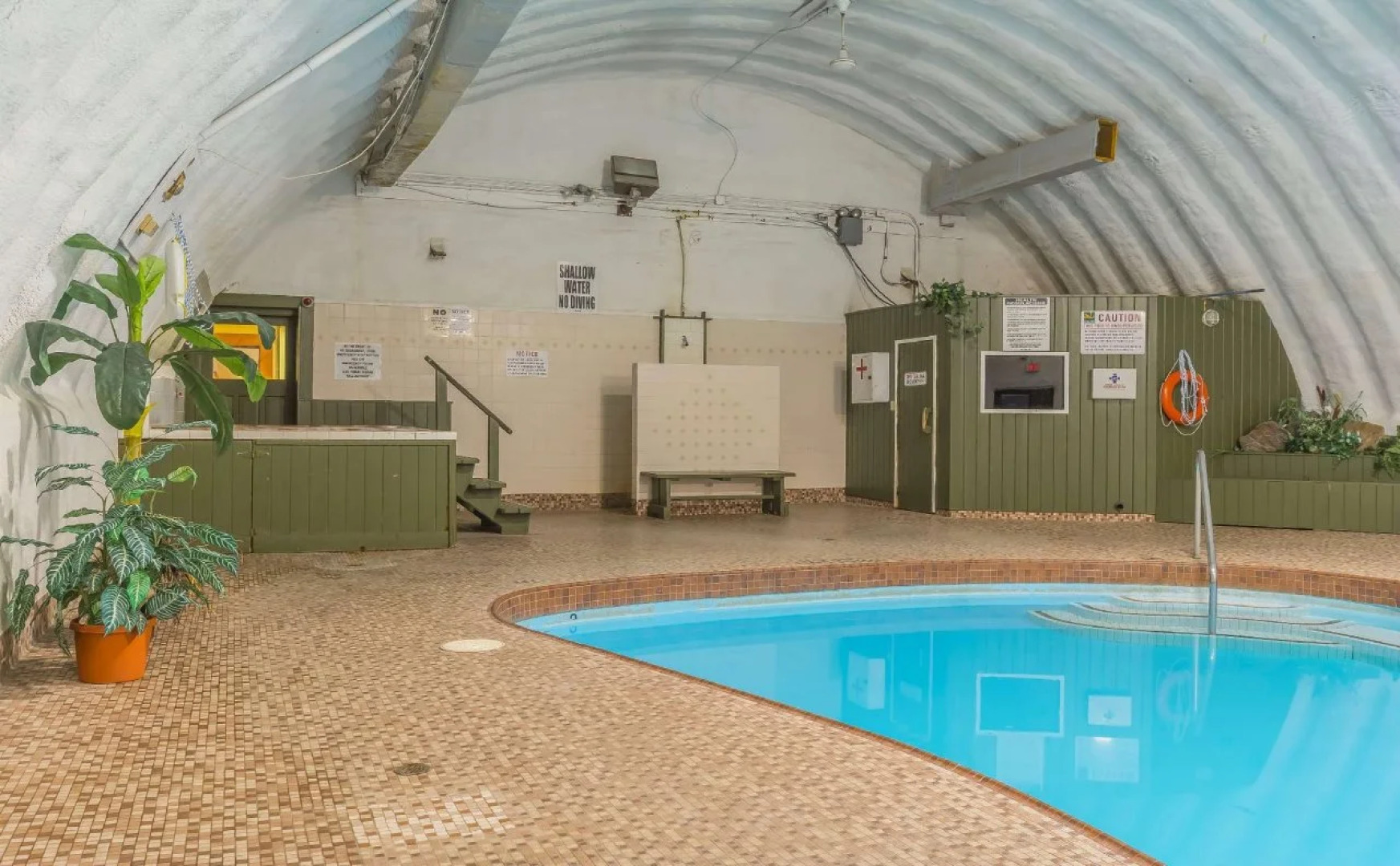 Jolly Roger Inn & Resort