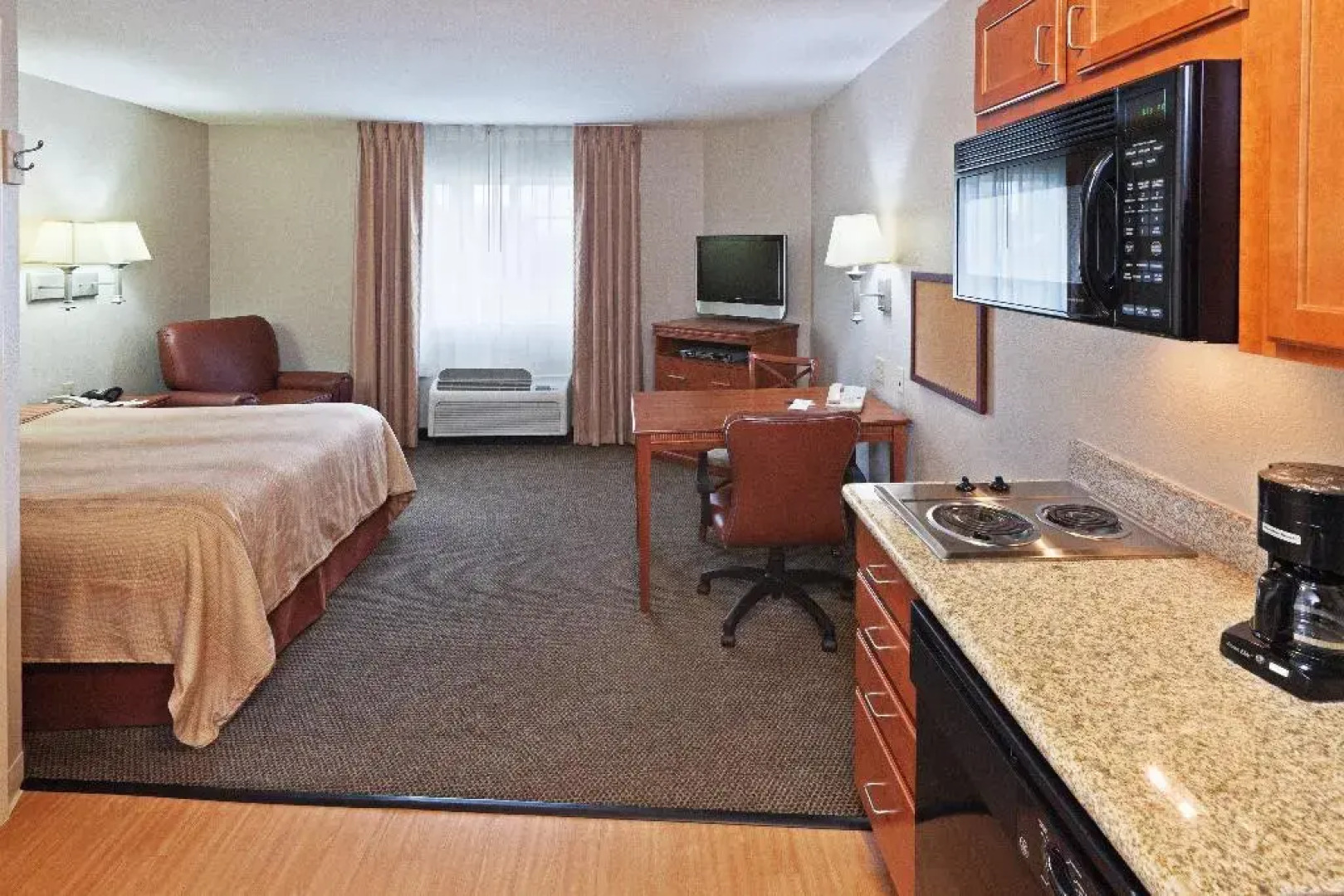 Candlewood Suites Wichita Falls @ Maurine St.