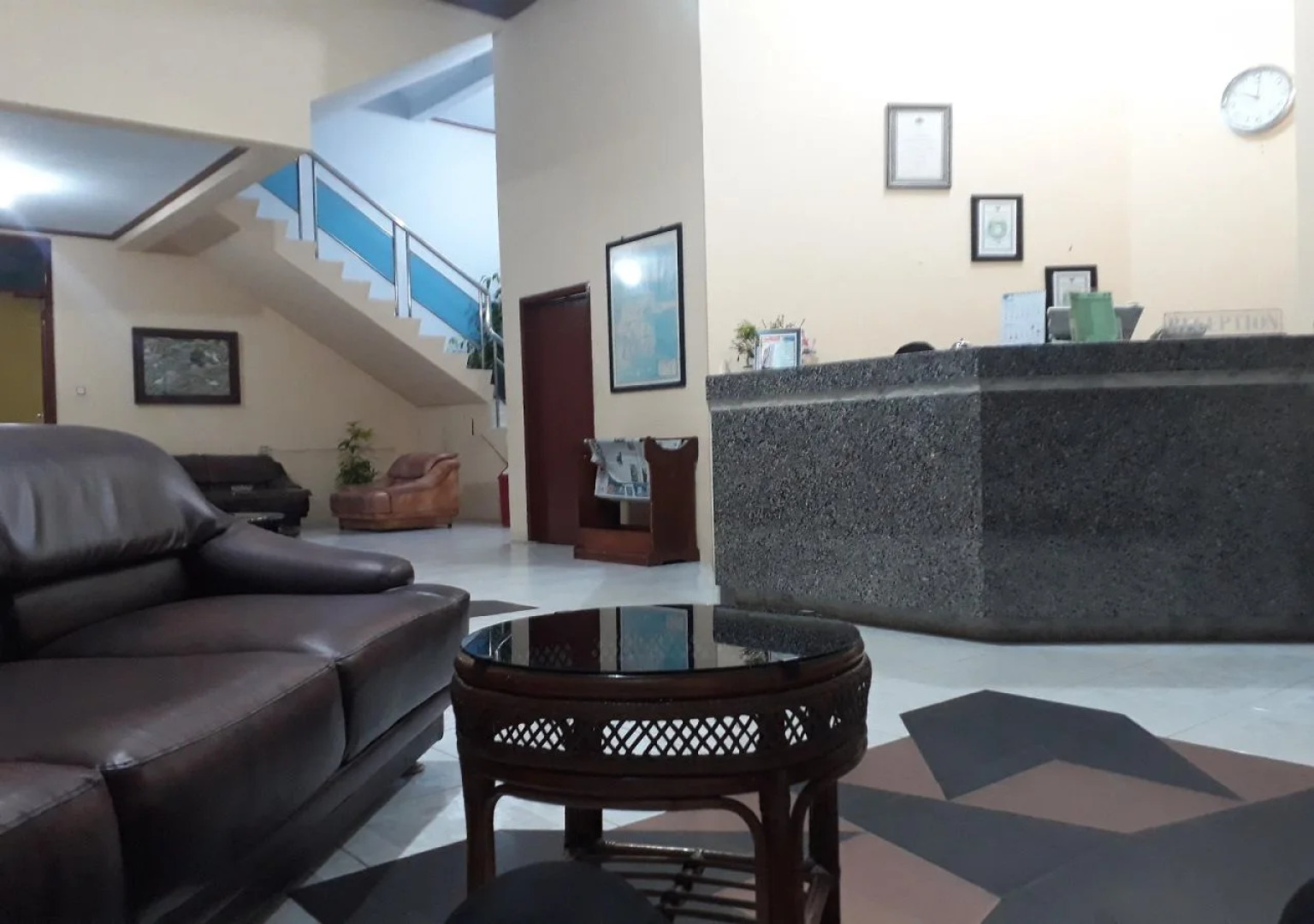 BUKIT KENARI Hotel & Restaurant