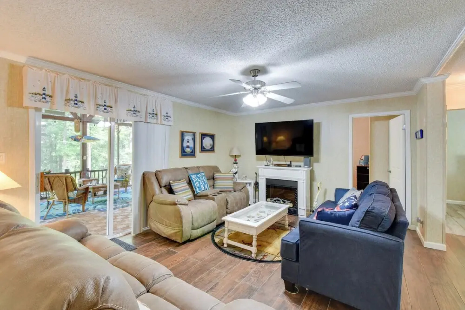 Lakefront Fair Play Vacation Rental, Pets Welcome!