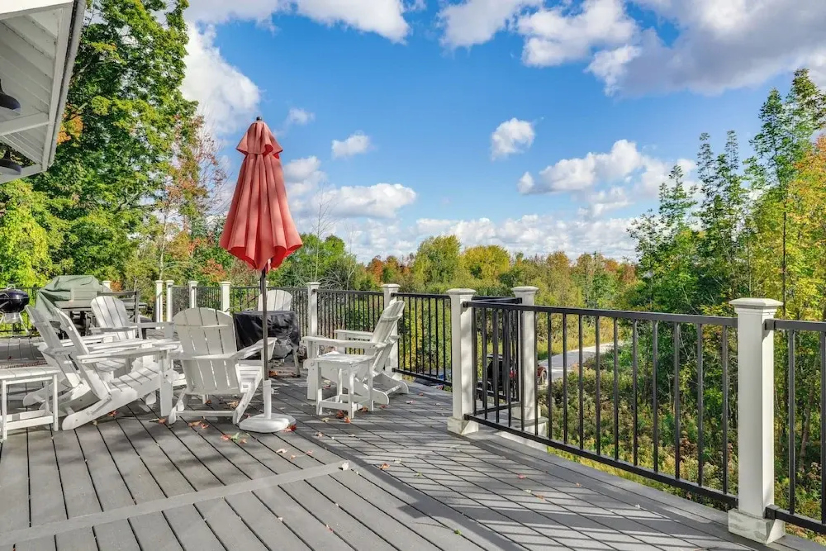 Hot Tub & Fire Pit: Suttons Bay Home Near Wineries