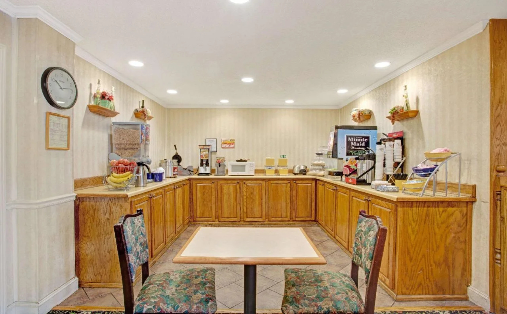 Days Inn & Suites by Wyndham Collierville Germantown Area