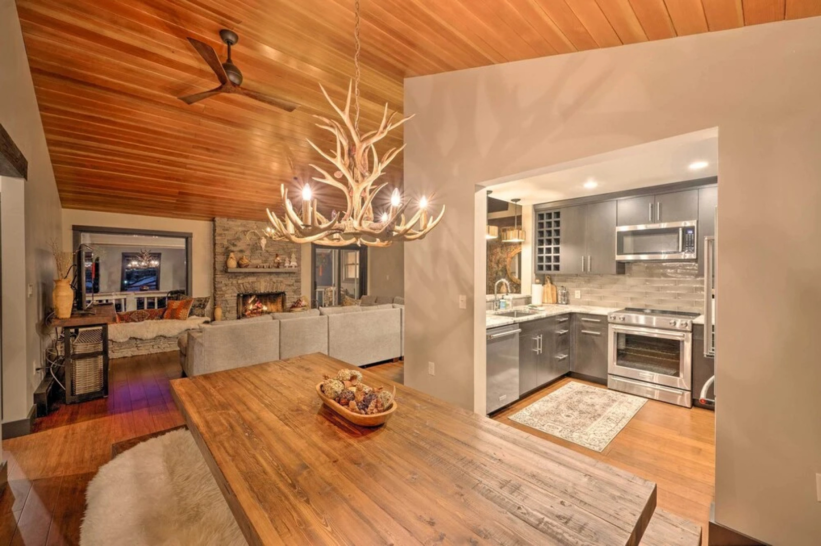 Riverfront Lincoln Condo: 1 Mi to Loon Mountain!