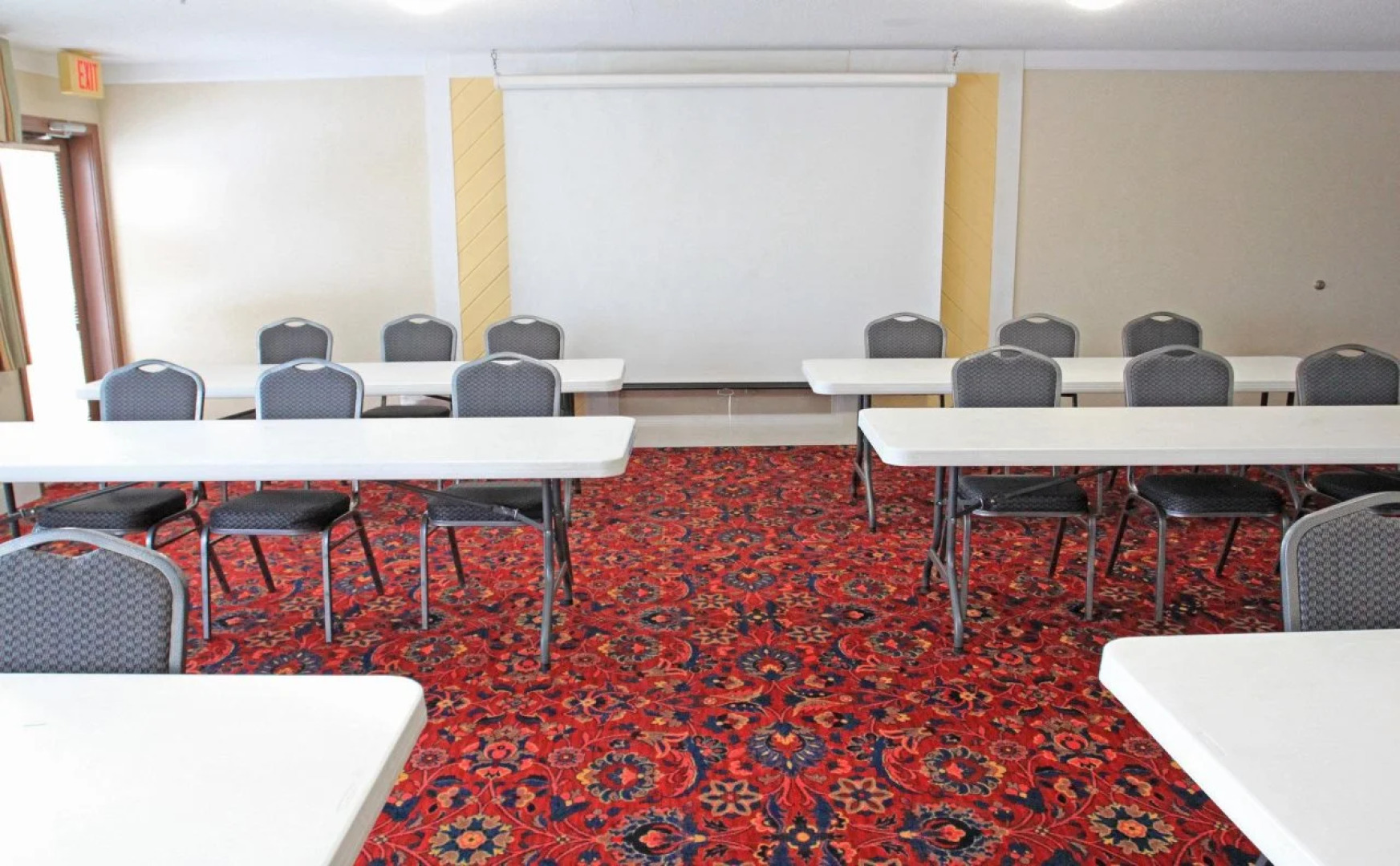 Fireside Inn & Suites - Belfast