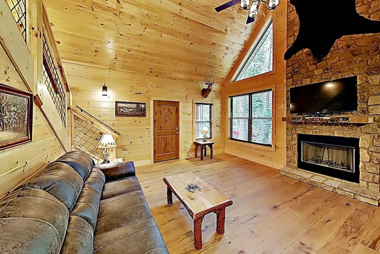 New Listing! All-suite - 1.5 Acres & Hot Tub 2 Bedroom Home