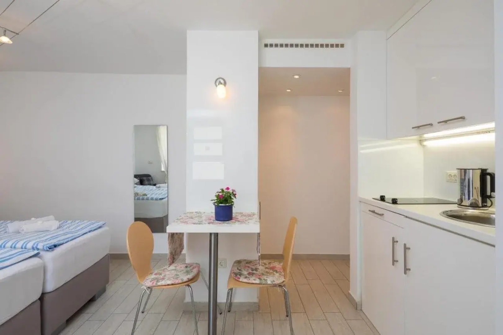 Split Center Suites