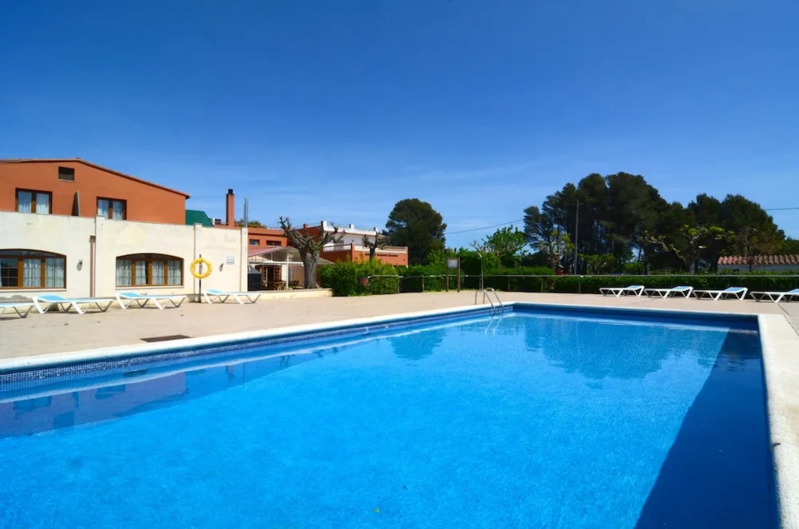 Apartamentos Hostal La Gola