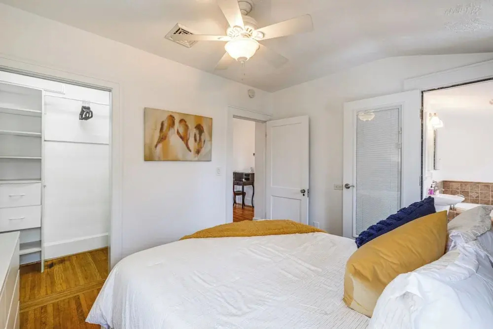 < 3 Mi to Dtwn Roanoke: Inviting Unit w/ Balcony